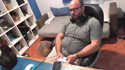 ravingr3d3 online show from October 1, 8:48 pm