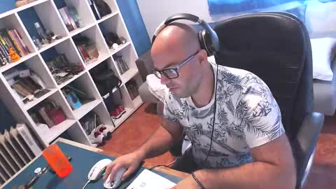 ravingr3d3 online show from October 10, 8:13 am