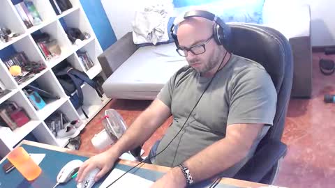 ravingr3d3 online show from October 14, 11:00 am