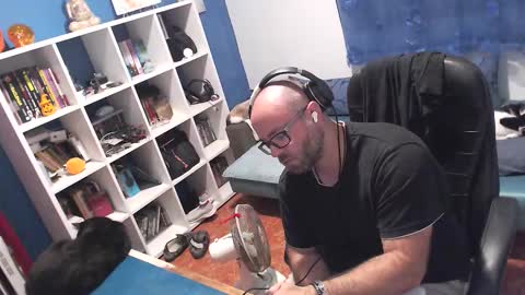 ravingr3d3 online show from October 20, 9:37 pm