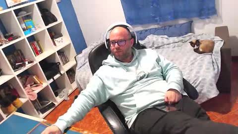 ravingr3d3 online show from February 6, 12:15 am