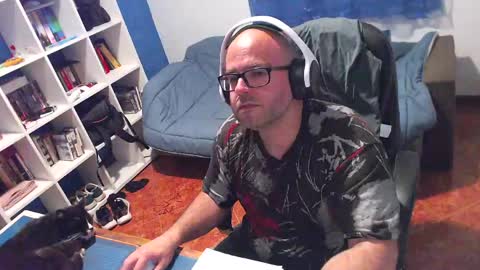 ravingr3d3 online show from April 28, 9:42 pm