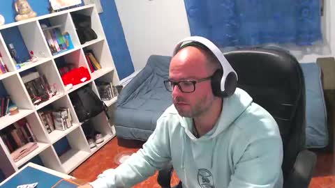 ravingr3d3 online show from May 3, 8:26 pm