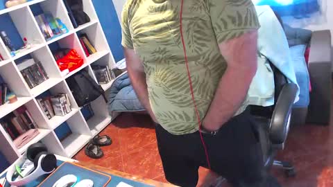 ravingr3d3 online show from May 4, 8:32 am