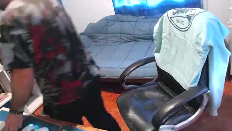 ravingr3d3 online show from May 12, 8:11 am