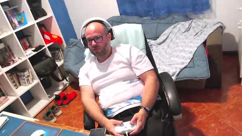 ravingr3d3 online show from May 12, 8:50 pm