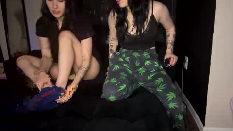 Snapshot of ravyn_nyx chatting on October 6, 2:20 am Ravyn and Nyx online show from October 6, 2:20 am