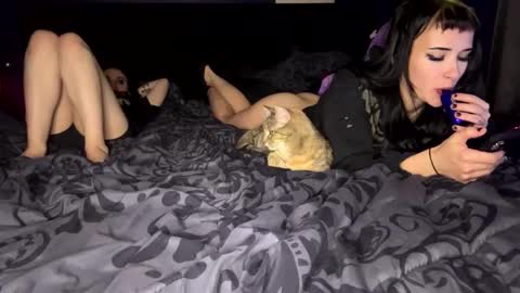 Snapshot of ravyn_nyx chatting on November 13, 5:39 am Ravyn and Nyx online show from November 13, 5:39 am