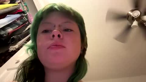 Snapshot of ravyn_xoxo chatting on December 27, 6:03 am Ravynn 3 online show from December 27, 6:03 am