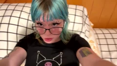 Snapshot of ravyn_xoxo chatting on September 8, 6:40 pm Ravynn 3 online show from September 8, 6:40 pm