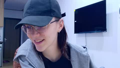 Snapshot of ray_lol chatting on January 7, 4:48 am Ray-Ray online show from January 7, 4:48 am