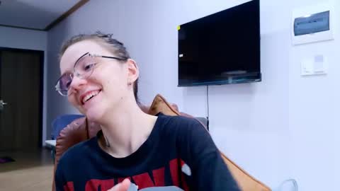 Snapshot of ray_lol chatting on January 17, 3:33 am Ray-Ray online show from January 17, 3:33 am