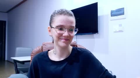 Snapshot of ray_lol chatting on January 18, 2:54 pm Ray-Ray online show from January 18, 2:54 pm