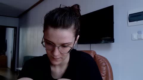 Snapshot of ray_lol chatting on February 7, 3:21 am Ray-Ray online show from February 7, 3:21 am