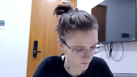 Snapshot of ray_lol chatting on February 11, 10:20 am Ray-Ray online show from February 11, 10:20 am