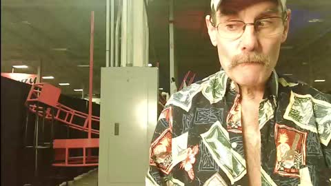 Snapshot of raylene4u2 chatting on December 6, 10:41 pm Ray online show from December 6, 10:41 pm