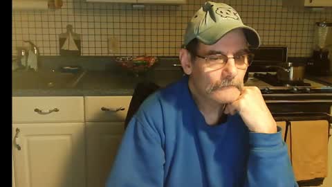 Snapshot of raylene4u2 chatting on December 16, 12:16 pm Ray online show from December 16, 12:16 pm