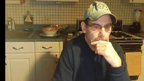 Snapshot of raylene4u2 chatting on December 22, 10:17 am Ray online show from December 22, 10:17 am