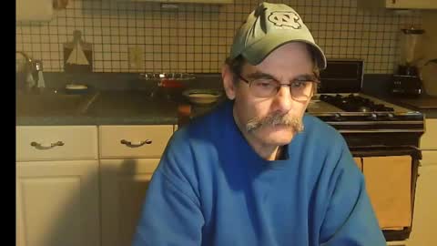 Snapshot of raylene4u2 chatting on January 13, 9:41 am Ray online show from January 13, 9:41 am