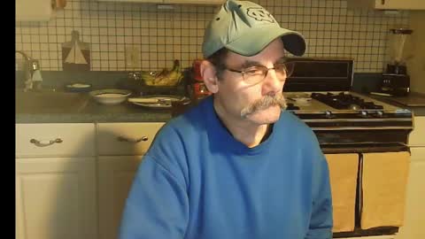 Snapshot of raylene4u2 chatting on January 14, 9:35 am Ray online show from January 14, 9:35 am