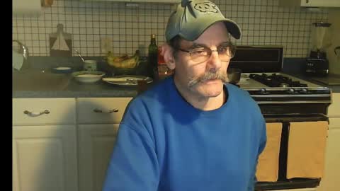 Snapshot of raylene4u2 chatting on January 14, 12:45 pm Ray online show from January 14, 12:45 pm