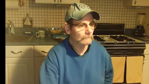 Snapshot of raylene4u2 chatting on January 18, 12:26 pm Ray online show from January 18, 12:26 pm