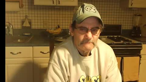 Snapshot of raylene4u2 chatting on January 23, 9:18 am Ray online show from January 23, 9:18 am