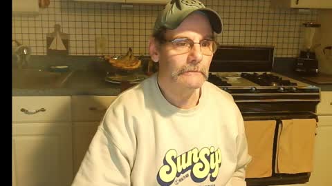 Snapshot of raylene4u2 chatting on January 26, 7:32 am Ray online show from January 26, 7:32 am