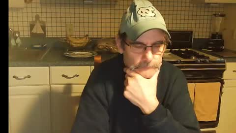 Snapshot of raylene4u2 chatting on February 5, 10:19 am Ray online show from February 5, 10:19 am