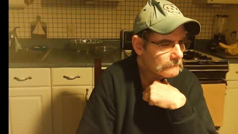 Snapshot of raylene4u2 chatting on February 11, 8:48 am Ray online show from February 11, 8:48 am