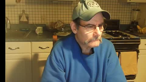 Snapshot of raylene4u2 chatting on February 12, 10:24 am Ray online show from February 12, 10:24 am
