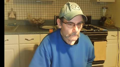 Snapshot of raylene4u2 chatting on February 18, 10:38 am Ray online show from February 18, 10:38 am