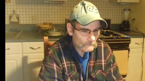 Snapshot of raylene4u2 chatting on February 24, 9:21 am Ray online show from February 24, 9:21 am