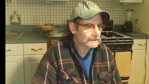 Snapshot of raylene4u2 chatting on February 24, 12:37 pm Ray online show from February 24, 12:37 pm
