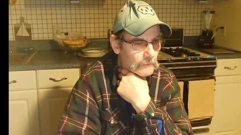 Snapshot of raylene4u2 chatting on February 25, 8:14 am Ray online show from February 25, 8:14 am