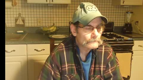 Snapshot of raylene4u2 chatting on March 9, 7:01 am Ray online show from March 9, 7:01 am