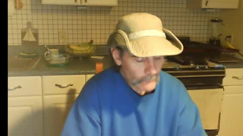 Snapshot of raylene4u2 chatting on November 8, 10:19 pm Ray online show from November 8, 10:19 pm