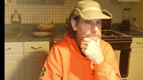 Snapshot of raylene4u2 chatting on November 12, 10:37 am Ray online show from November 12, 10:37 am