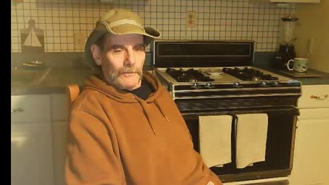 Snapshot of raylene4u2 chatting on November 24, 11:48 pm Ray online show from November 24, 11:48 pm