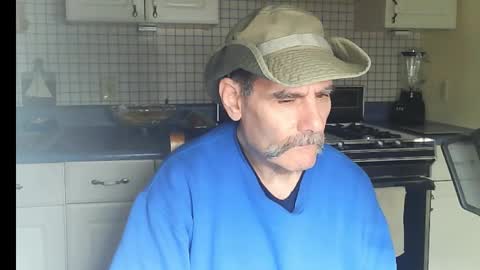 Snapshot of raylene4u2 chatting on December 1, 9:58 am Ray online show from December 1, 9:58 am