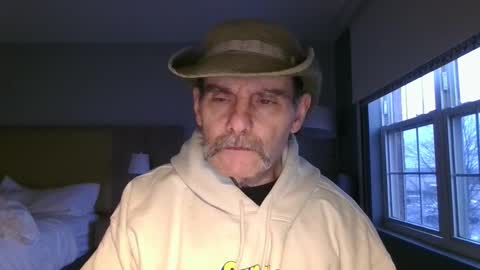 Snapshot of raylene4u2 chatting on December 5, 12:25 pm Ray online show from December 5, 12:25 pm