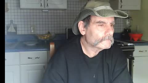 Snapshot of raylene4u2 chatting on January 14, 8:20 am Ray online show from January 14, 8:20 am