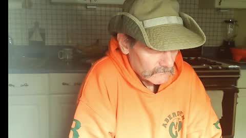 Snapshot of raylene4u2 chatting on February 6, 11:41 pm Ray online show from February 6, 11:41 pm