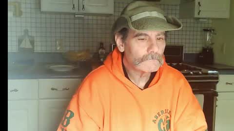 Snapshot of raylene4u2 chatting on February 10, 9:02 am Ray online show from February 10, 9:02 am