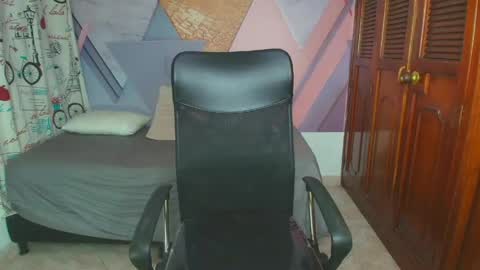 raylin_escobar online show from May 16, 7:56 pm