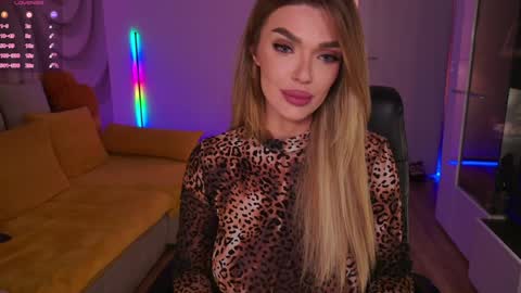 raysalexis19 online show from January 31, 3:00 pm