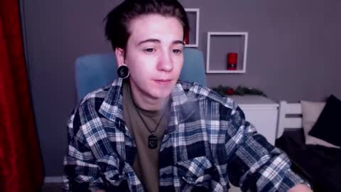 Snapshot of raytaylorr chatting on February 8, 5:33 am Ray online show from February 8, 5:33 am