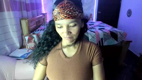 Snapshot of rayza_mature_ chatting on February 23, 12:41 am Danna online show from February 23, 12:41 am