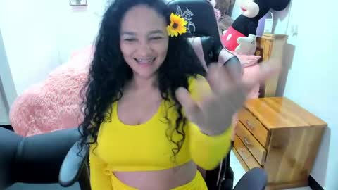 Snapshot of rayza_mature_ chatting on April 18, 7:07 pm Danna online show from April 18, 7:07 pm
