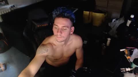 Rayzel online show from December 15, 5:17 pm